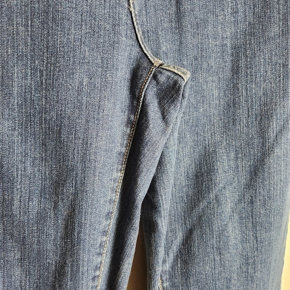 L.L. Bean Womens True Shape Classic Fit High Rise Bootcut Leg Jeans-10 MT - Picture 3 of 11